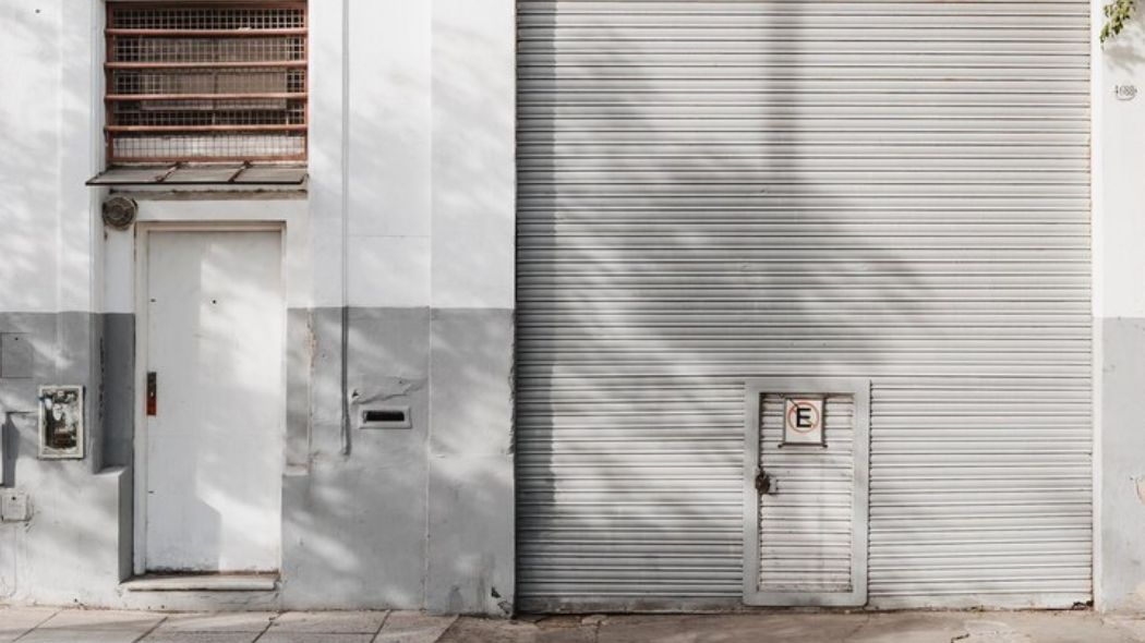 Cómo elegir la mejor puerta trastero para tu espacio